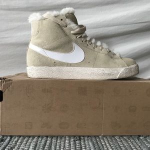 Nike Blazer sneakers tan suede fur lined